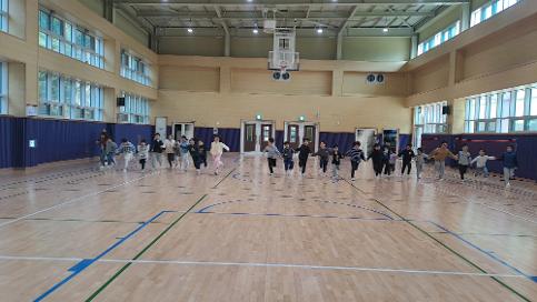 수리초등학교, 사랑의 의형제, 의자매 활동 진행